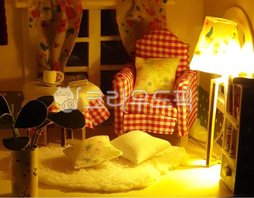 미니어처,돌하우스,인형집,다락방,무드조명,스탠드,소파,테이블,쿠션,furniture,chair,가구,의자,취미