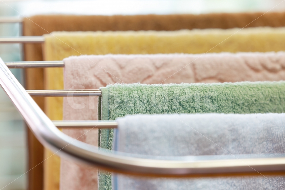 outfocusing,folding,cotton,rules,arrangement,pastel,towel,hygiene,weather,humidity,housework,housewife,soft,utensil,metal,textile,equipment,daily life,dry,moisture,cleanliness,labor,fold,fabric,background,clothing,Skin,wind,washing machine,steel,shower,ha