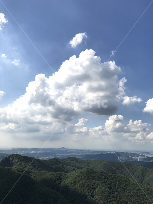구름,산,정상,하늘,맑은하늘,등산,하루,풍경,landscape,맑은날,여름,자연,풍경,nature,landscape,outdoors,옥외,weather,날씨,cloud,cumulus,적운,sky