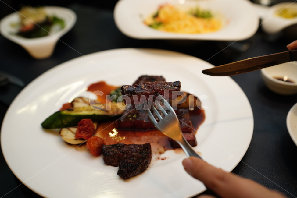스테이크,부채살,소고기,steak,외식,식사,음식,접시,디너,데이트,먹거리,고기,육식,육류,야채,양식,food,먹방,음식,식재료,요리,food,cook,meal,dishes,food reserves,양식,서양음식,서양요리,western food,western dishes,western meal,western cook