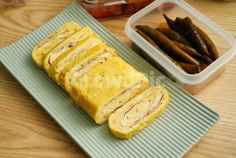 계란말이,계란,요리,음식,반찬,안주,고추,장아찌,집밥,접시,색감,egg,그릇,플라스틱,먹방,푸드,음식,식재료,요리,food,cook,meal,dishes,food reserves,한식,한국음식,한국요리,korean food,korean dishes,korean meal,korean cook