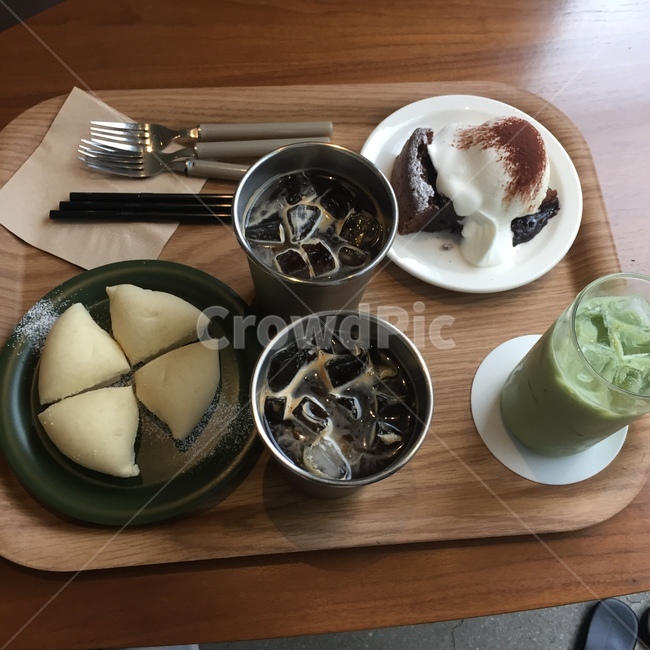 카페디저트,디저트,카페,아메리카노,그린티,카페브레드,브라우니,카페빵,디저트카페,아이스아메리카노