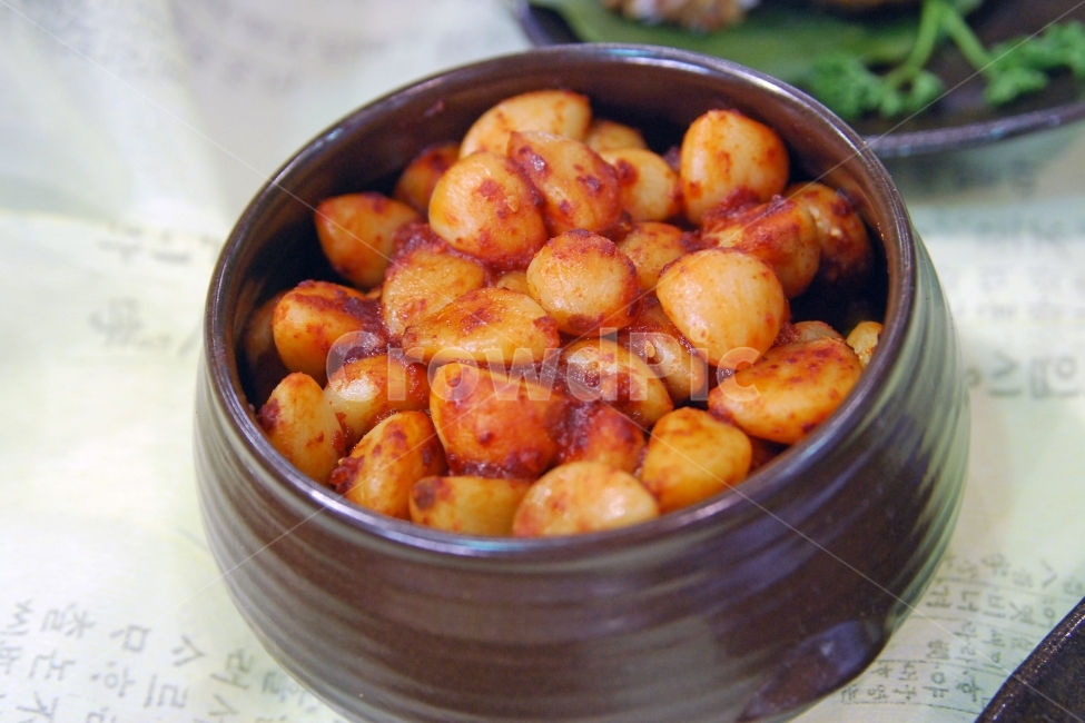 마늘,마늘장아찌,장아찌,전통음식,음식,한국,양념,고추장,항아리,반찬,한식,전통,한국전통,한국전통,한국문화,korean traditional,korean culture,음식,식재료,요리,food,cook,meal,dishes,food reserves,채소,야채,vegetables,한식,한국음식,한국요리,korean food,korean dishes,korean meal,korean cook