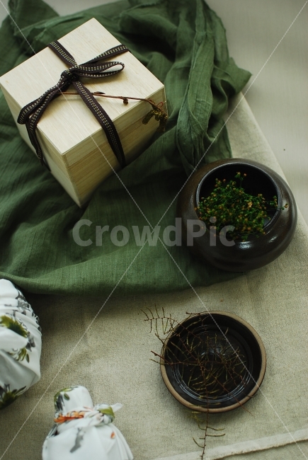 홍삼,건강,인삼,항아리,어른선물,건강한,음식,food,선물,부모님선물,gift,추석선물,추석,오동나무상자,나무,네추럴,자연스러운,고급스러운,효,부모님,한국전통,한국문화,korean traditional,korean culture,기념일,축하,anniversary,congratulation,celebrate,celebration,음식,식재료,요리,food,cook,meal,dishes,food reserves,연출,컨셉,콘셉,direction,concept