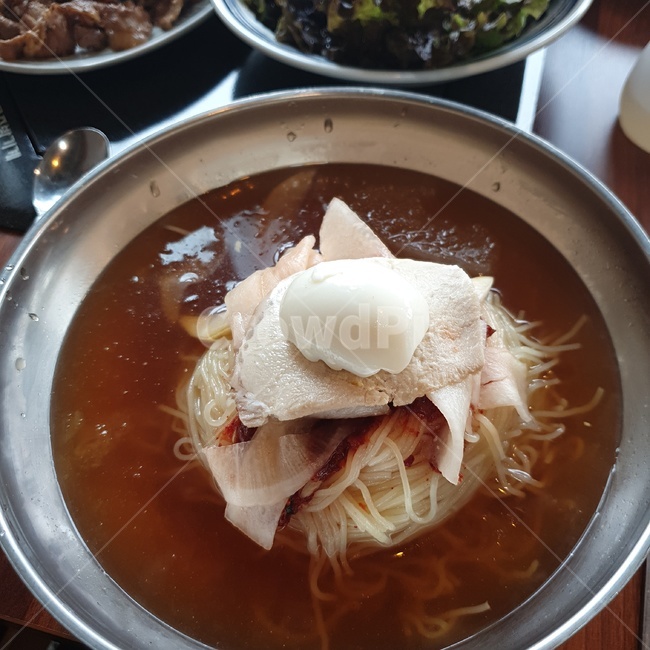 음식,냉면,한그릇,삶은계란,물냉면,계란,달걀,면요리,차가운,점심,면,얼음