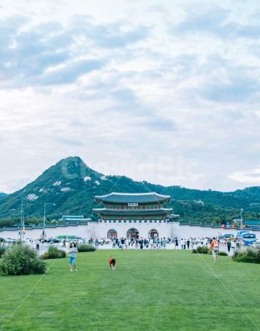 광화문,여름,서울,하늘,구름,seoul,summer,sky,랜드마크,landmark,tourist attraction,한국전통,한국문화,korean traditional,korean culture,사람,인물,인간,human,person