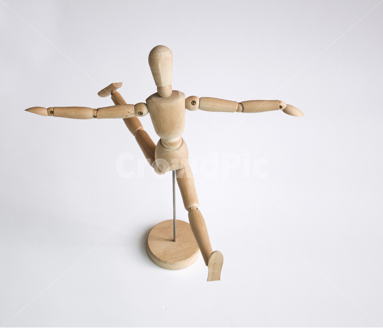 인형,마네킹,모형,나무,우드,우든,더미,팔벌린,다리벌린,발레,무용,춤,춤추기,뛰기,동작,나무인형,흰배경
