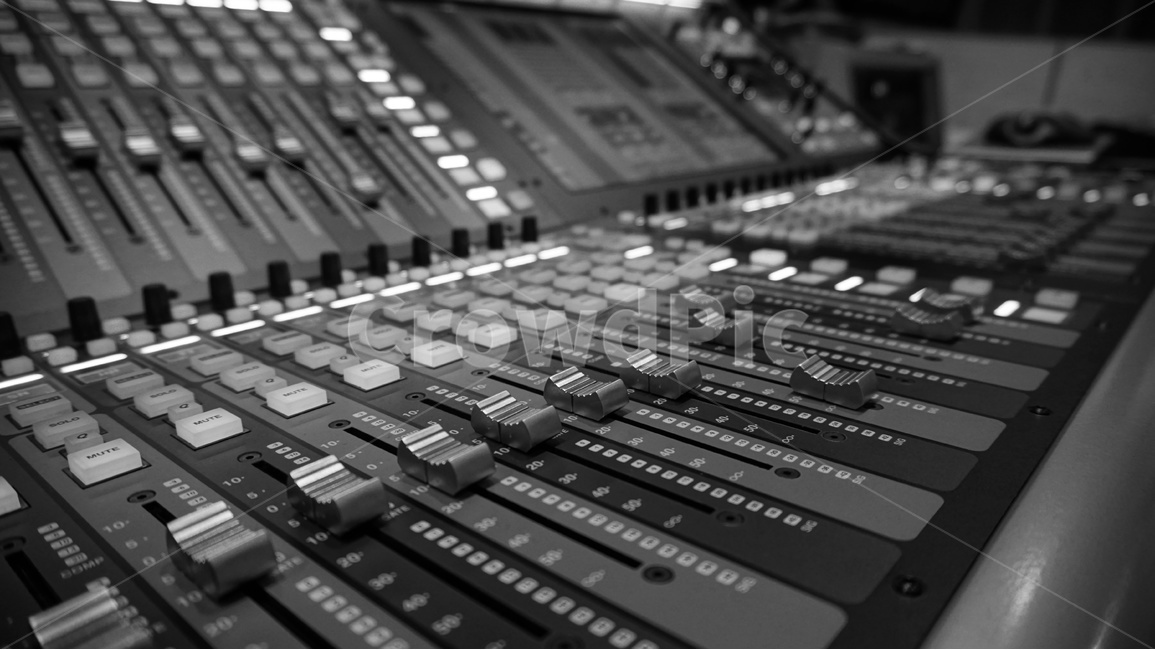 ssl,l500,음향,콘솔,소리,흑백,모노톤,monochrome,black and white,정보통신기술,전자기기,전자제품,it,information,technology,electronic equipment,악기,음향기기,musical instrument,musical equipment