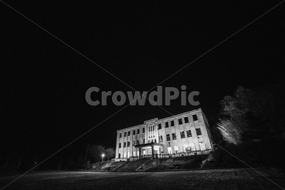건물,역사,노동당사,철원,문화유적,야경,밤,풍경,nightscape,night,landscape,랜드마크,landmark,tourist attraction,한국랜드마크,한국관광지,한국명소,korea landmark,korea tourist attraction,흑백,모노톤,monochrome,black and white