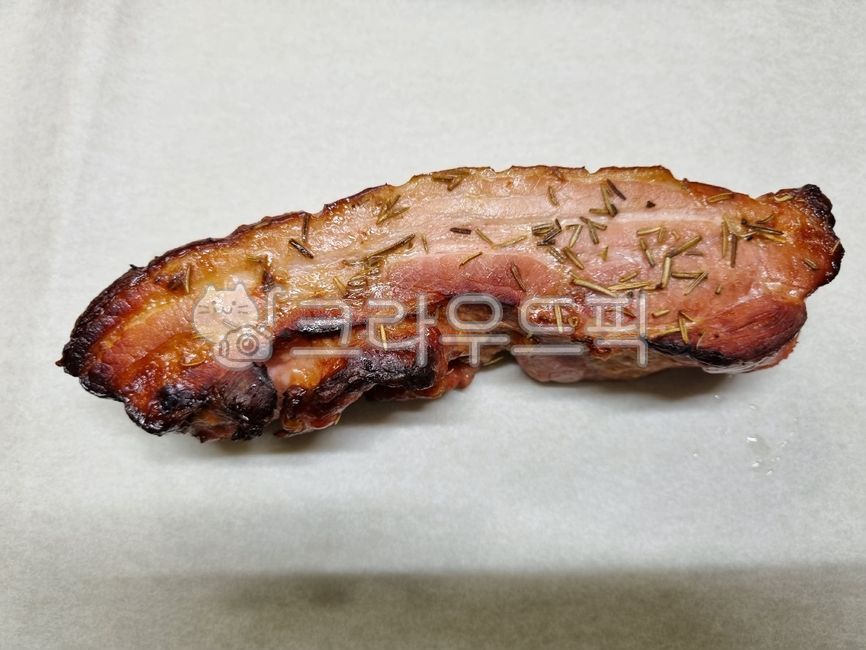 베이컨,베이컨통구이,돼지구이,돼지통삼겹,통삼겹,돼지통구이,통구이,에어프라이기,오븐,굽다,맛있는,삼겹살,돼지,고기,음식,재료,식재료,음식재료,구이,구운,바베큐,지방,부드러운,식사,meal,meat,bacon,pig,porkbelly,pork