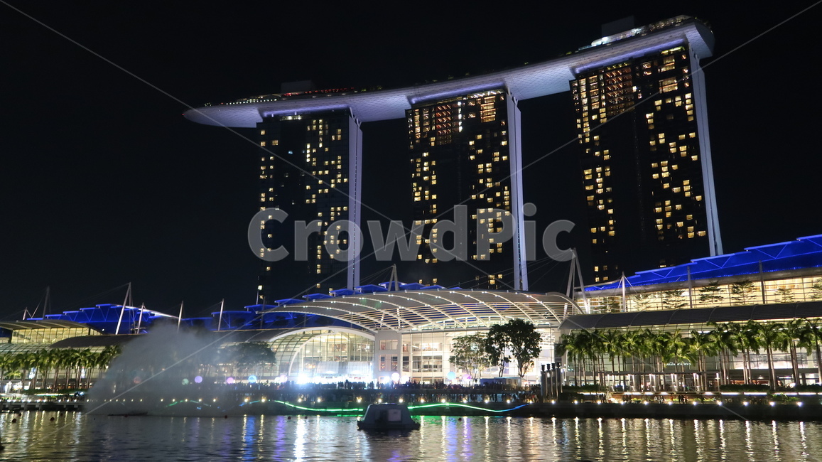 road,도로,landscape,경치,outdoors,옥외,야경,불빛,싱가폴,빌딩,도시,night,nightview,evening,light,singapore,city,officebuilding,사무실건물,metropolis,중심지,downtown,도심,urban,어반,시티,town,건물,building,마리아나베이,분수쇼,바다,marianaby,sea
