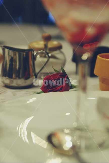 장미,rose,접시,dish,dinner,호텔,hotel,빨간장미,red,기념일,축하,anniversary,congratulation,celebrate,celebration,감성,sensible,feeling
