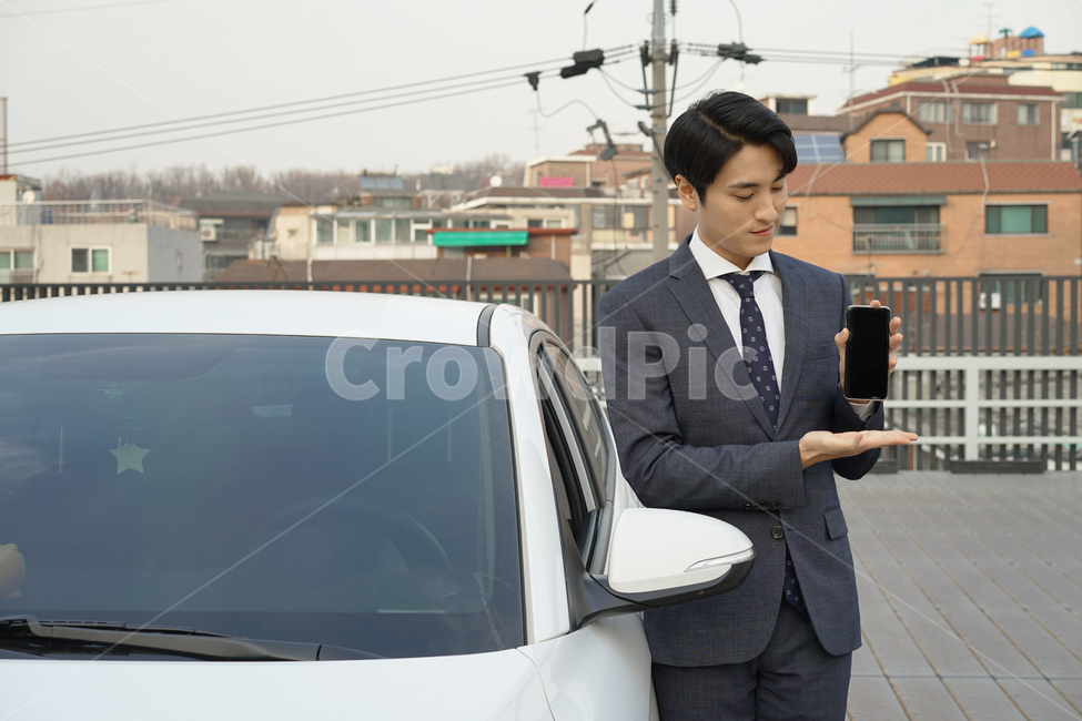 운전,차,차량,자동차,남자,남성,사람,직장인,출근,피곤,운전자,주차장,여유,정장,비즈니스,비즈니스맨,스마트폰,핸드폰,영업,사람,인물,인간,human,person,남성,남자,man,male,교통,교통수단,traffic,transportation,정보통신기술,전자기기,전자제품,it,information,technology,electronic equipment,비즈니스,사업,business,service,work