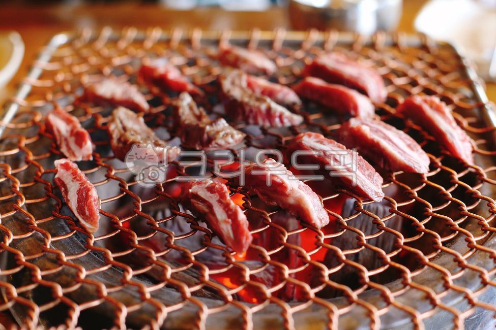 meat,grilling meat,meat restaurant,barbecue,pork,skewered meat,Korean food,food,cooking,eating out,company dinner,restaurant,meat,grill,grilling,charcoal,charcoal grilling,koreanfood,koreanbarbecue,bbq,food