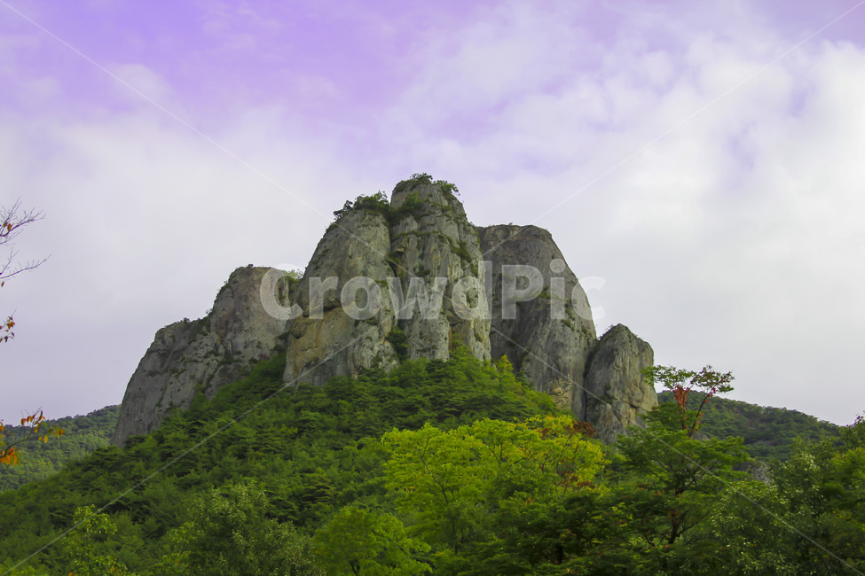 주왕산,아들바위,가을,한국명산,하늘,한국자연풍경,한국자연경관,korea,nature,landscape,등산로,능선,아름다움,신비스런산,돌,산행,힐링,자연,감성,등산,계절,한국,풍경,나무,바람,산,보라하늘