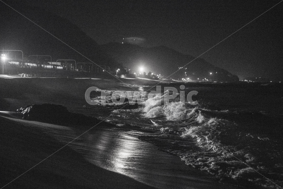 밤바다,흑백,정동진,파도,동해,자연,풍경,nature,landscape,해변,바다,beach,sea,흑백,모노톤,monochrome,black and white,ocean,대양,outdoors,옥외,water,물,shoreline,해안선