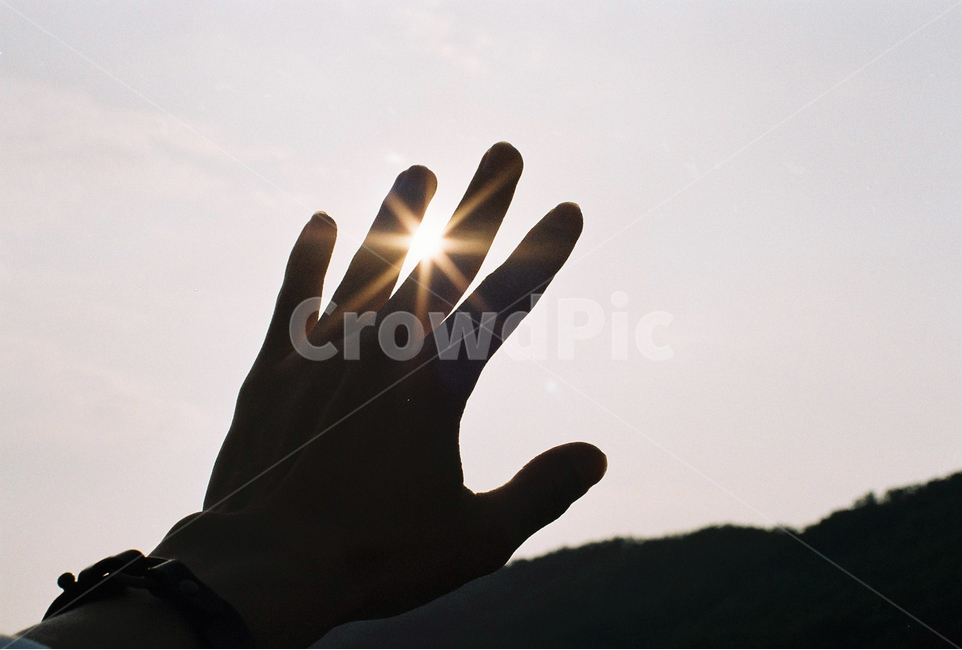 하늘,역광,빛,손,필름,감성,구름,플레어,emotion,sky,film,사람,인물,인간,human,person,신체일부,몸,body,실루엣,그림자,silhouette,shadow,감성,sensible,feeling