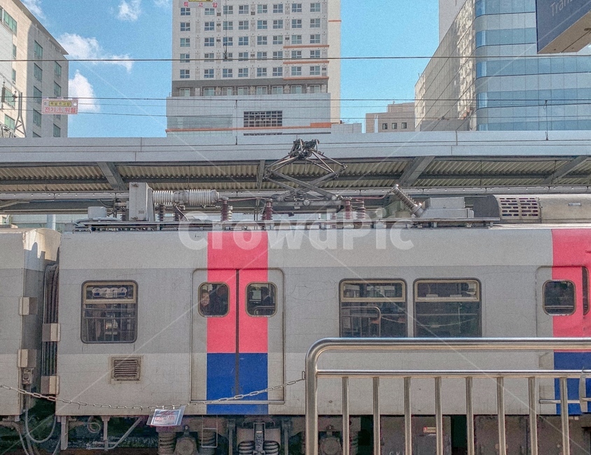 지하철,하늘,철로,지하철색감,기다림,감성,sensible,feeling,교통,교통수단,traffic,transportation