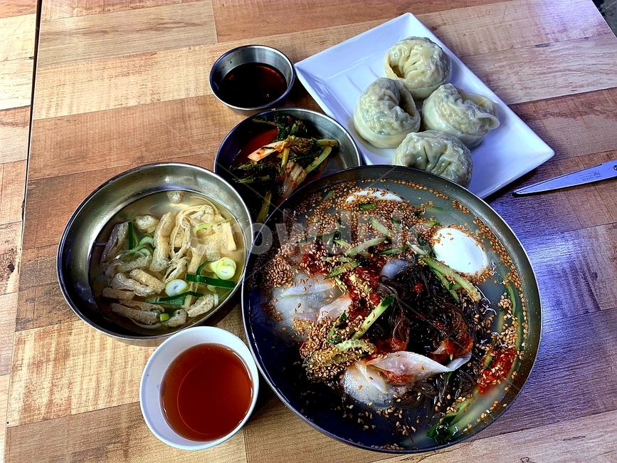 food,음식,dish,요리,meal,식사,bowl,사발,냉면,만두,dumpling,면요리,점심,lunch,음식,식재료,요리,food,cook,meal,dishes,food reserves,한식,한국음식,한국요리,korean food,korean dishes,korean meal,korean cook