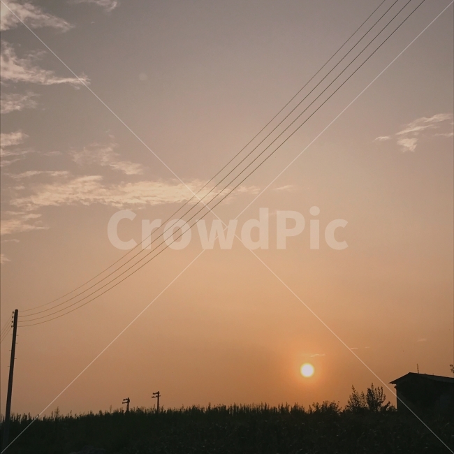 해질녘,하늘,해,언덕,전봇대,구름,집,자연,풍경,nature,landscape,실루엣,그림자,silhouette,shadow,sunlight,햇빛