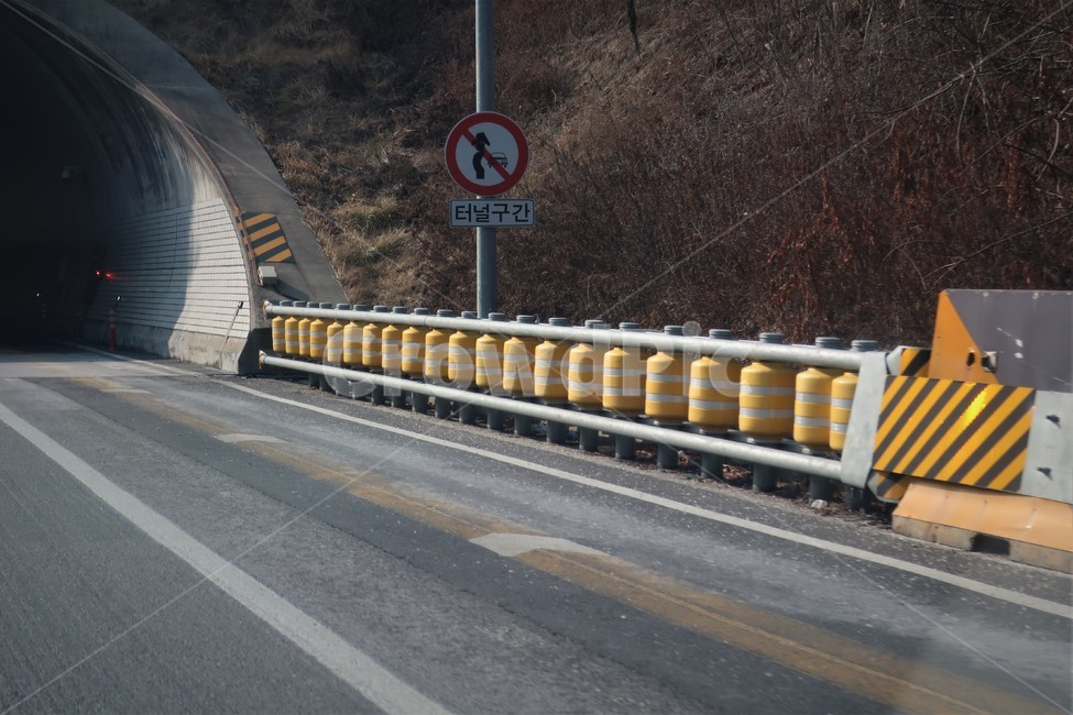 고속도로,공사,터널,입구,충격,흡수,시설,교통사고,방호,울타리,시설물