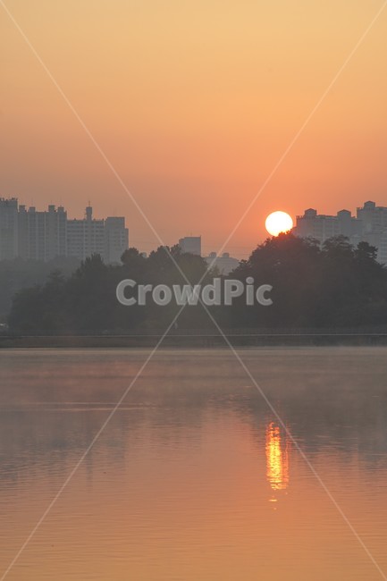 호수,해,태양,여명,건물,반영,투영,풍경,안개,물안개,도시,풍경,city,landscape,한국도시풍경,한국도시경관,korea cityscape,nature,자연,outdoors,옥외