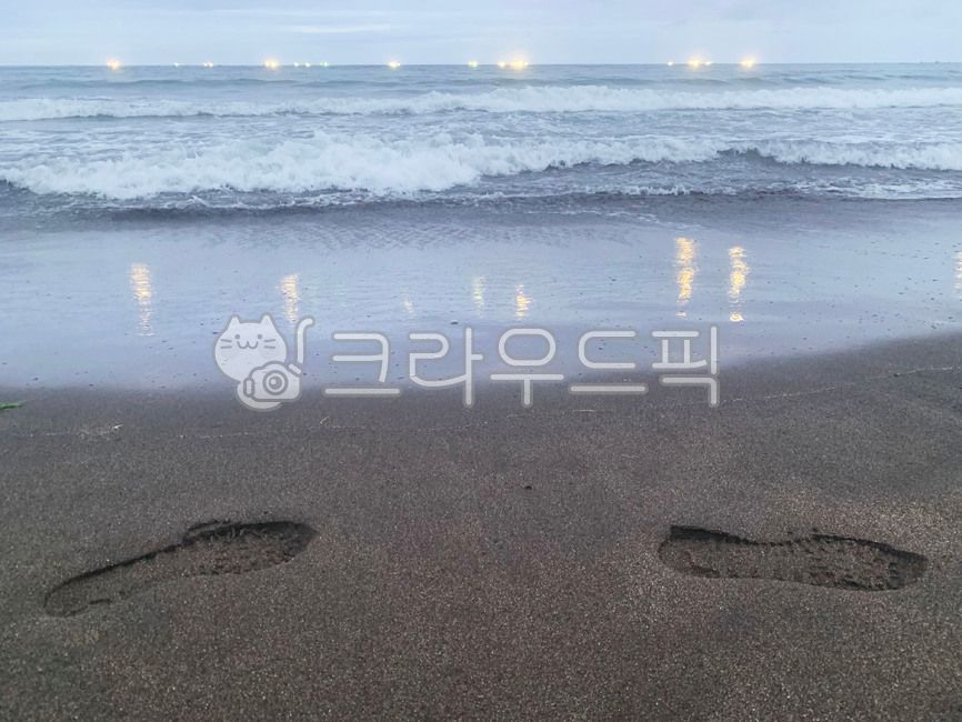 tide,summer sea,summer,wave,trace,Beach,reflect,sandy beach,fire,lonely,dinner,shoes,afternoon,sand,footprint,ocean,summer beach,closeup,background,beach