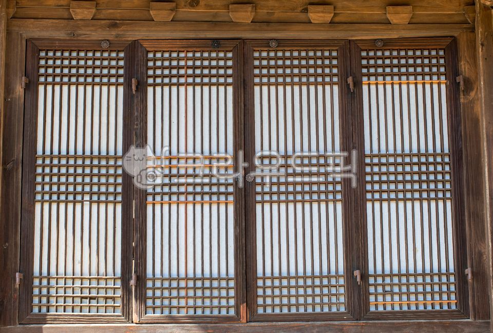 한옥,전통문,고건축,전통가옥,문창살,문고리,출입문,옛날집,나무집,나무문,한지,창호지,기와집,배경,패턴,문살,서까래,목재,문,건축,전통집,전통한옥,window,주택,집