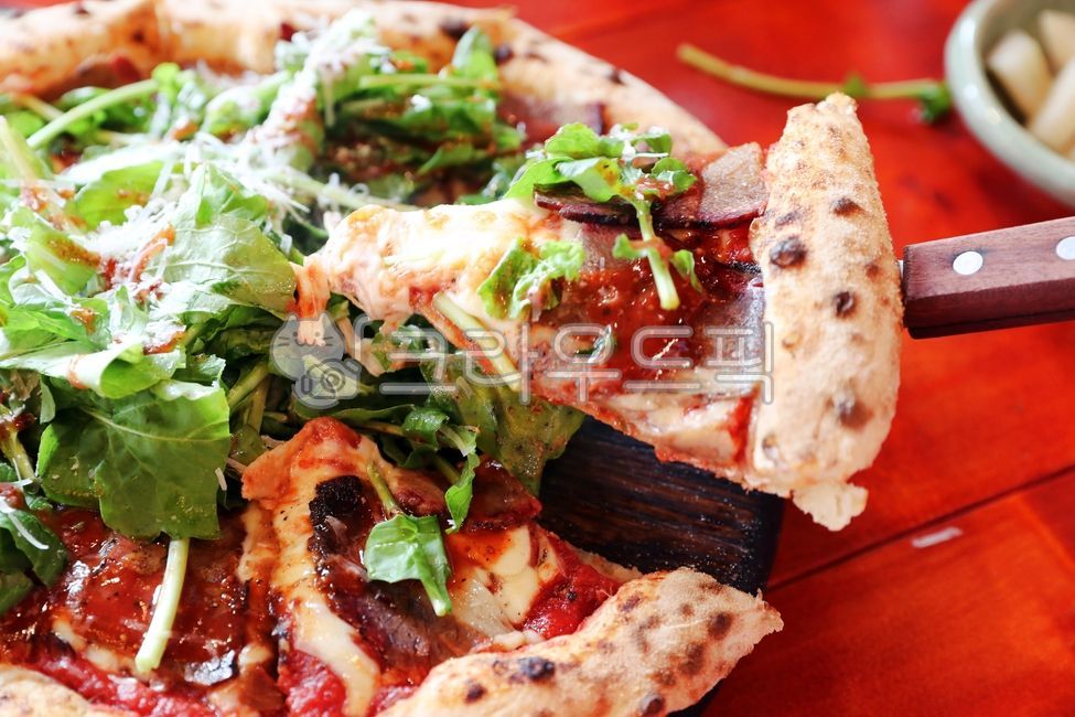 beef,plate,vegetable,food,master,meal,wood fired pizza,pizza,dish,meat,Italy,cooking,Homemade Pizza,fire pit