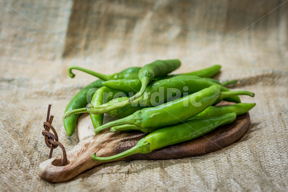 고추,청고추,풋고추,음식재료,조미료,매운맛,컨셉,채소,야채,cook,foods,peppers,chili,요리,음식,검정배경,청양고추,음식,식재료,요리,food,cook,meal,dishes,food reserves,채소,야채,vegetables