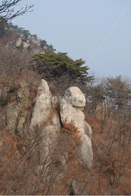 Eyebrow Rock,Pocheon City,mountain climbing,healing,Elephant Rock,season,ridge,Unaksan Mountain,Korea,sky,nature,famous Korean mountain,tree,hiking,hiking trail,stone,Mireuk Rock,Korean mountain climbing,companionship,earth,travel,landscape,wind