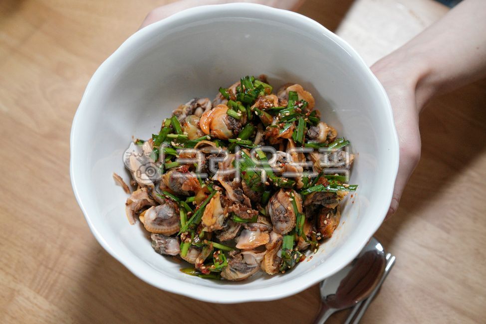 seafood,one meal,bibimbap,recipe,Korean,food,seasonal food,meal,Cockle Bibimbap,cockle,healthy food,ingredients,chives,clam
