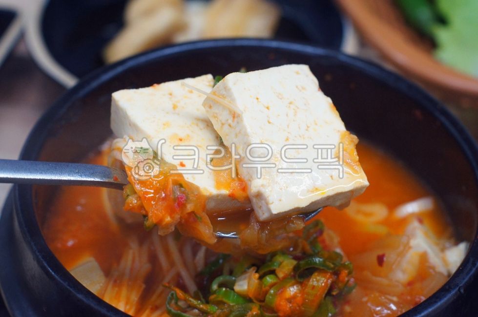 ,soup,koreancuisine,Tofu Stew,softtofustew,spicystew,sundubujjigae