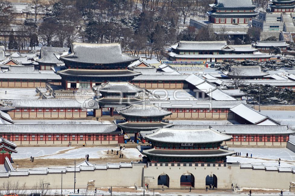 경복궁,광화문,근정전,전각,겨울,계절,눈,전통,한국,한국전통,전통건축,지붕,기와,기와지붕,건물,궁,고궁,명소,하이뷰,하이앵글,탑뷰,탑앵글,풍경,서울,겨울,계절,winter,season,랜드마크,landmark,tourist attraction,한국랜드마크,한국관광지,한국명소,korea landmark,korea tourist attraction