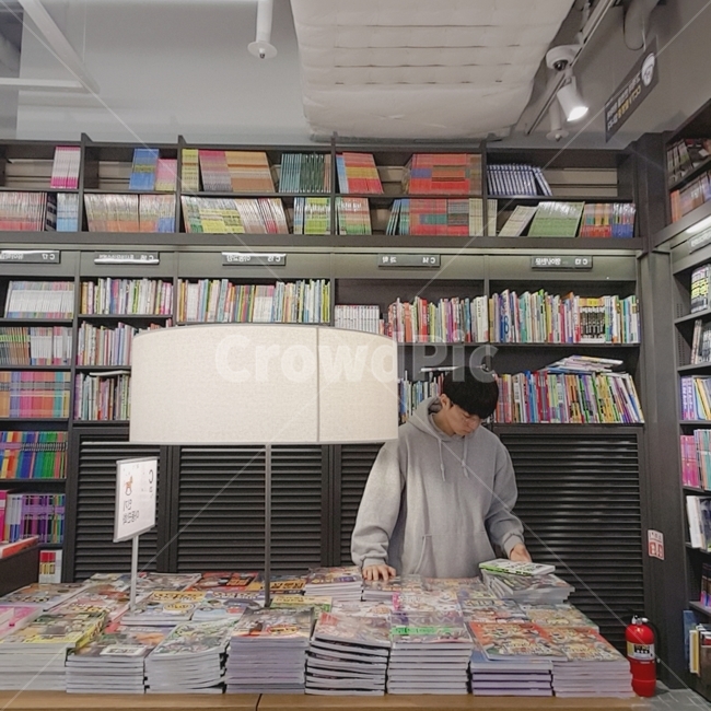 서적,독서,책방,취미,book,사람,인물,인간,human,person,남성,남자,man,male