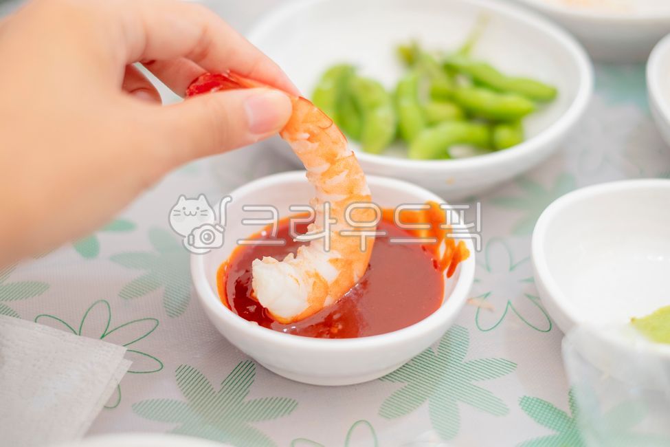 왕새우,새우,왕새우소금구이,음식,새우구이,food,shrimp,초장,손,손가락,음식,식재료,요리,food,cook,meal,dishes,food reserves