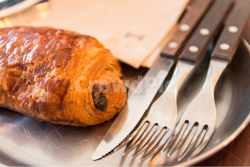 rest,bread,Bakery Cafe,bakery,snack,cutlery,confectionery,delicious,food,Pain au chocolat,Tray,fork,knife,pastry,baking,cafe,dessert,sweet,soft