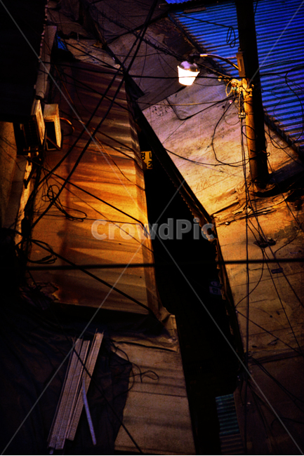 빈티지,감성,야경,골목길,가로등,조명,불빛,라이트,vintage,light,shadow,night,landscape,전봇대,전선,지붕,어둠,밤풍경,변두리,인적없는,재개발,외곽지역,오래된,올드,old,노랑색,주황색,오렌지색,파랑색,야경,밤,풍경,nightscape,night,landscape,도시,city,한국도시풍경,한국도시경관,korea cityscape,골목길,alley,빈티지사진,빈티지느낌,빈티지감성,vintage,lighting