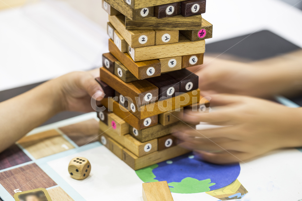 젠가,게임,오락,나무블럭,블럭,블록,보드게임,직육면체,어린이,손,주사위,놀이