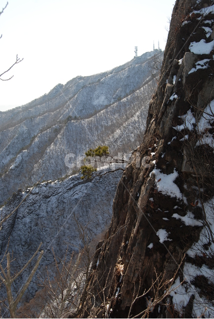 겨울,산,눈,탐방로,등산로,공원,겨울,계절,winter,season,자연,풍경,nature,landscape,한국자연풍경,한국자연경관,korea nature landscape,plant,식물,tree,나무