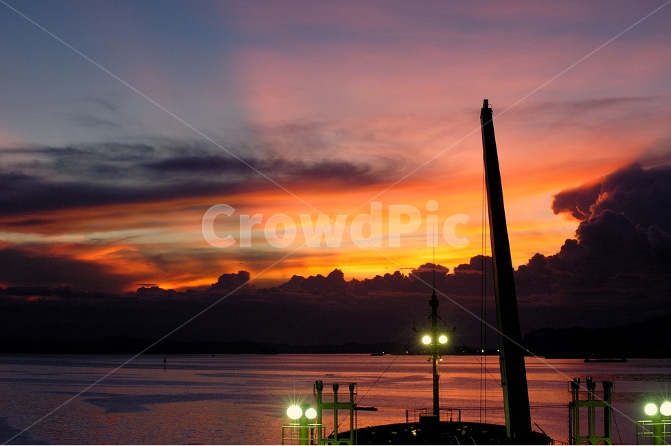 노을,석양,야경,항해,바다,자연,풍경,nature,landscape,야경,밤,nightscape,night,outdoors,옥외,sky,하늘,dusk,황혼,sunset,일몰,red sky,붉은 하늘,dawn,새벽,sunlight,햇빛