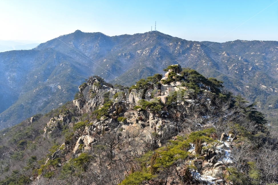 관악산,풍경,겨울,자연,눈,스포츠,등산,산행,nature,snow,겨울풍경,느낌,아름다운,신비로운,경이로운,기암,바위,암봉,암릉,다큐,필,힐링,명산,landscape,winter,season,트레킹,100대명산,인기명산,조망,전망,정부청사,6봉,수목원능선,바윗길,암릉길,명품송,소나무,한국자연풍경,한국자연경관,korea,관양능선,팔봉능선,국기봉,겨울,계절,winter,season,자연,풍경,nature,landscape,한국자연풍경,한국자연경관,korea nature landscape,slope,경사,outdoors,옥외,mountain,산,mountain range,산맥