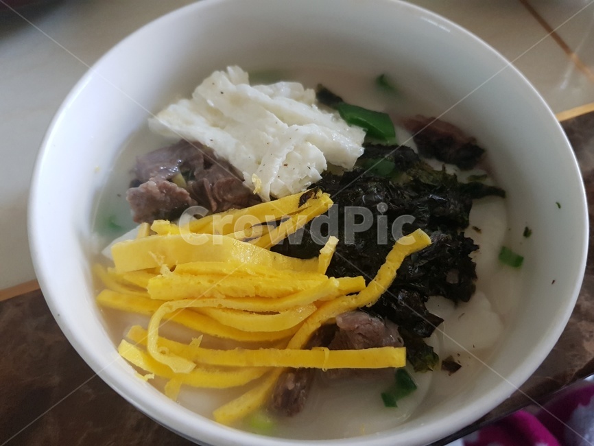 떡국,설날,음식,저녁,점심,식사,밥,떡,지단,계란,음식,식재료,요리,food,cook,meal,dishes,food reserves,한식,한국음식,한국요리,korean food,korean dishes,korean meal,korean cook