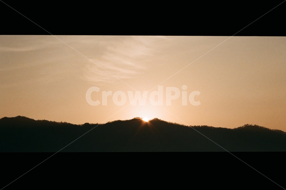 light,빛,nature,자연,outdoors,옥외,sunlight,햇빛,황혼,새벽,dawn,sunset,일몰,sky,하늘,붉은하늘,redsky,필름,감성