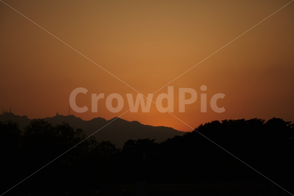 노을,노을사진,사진,포토,역광,산,산실루엣,실루엣,포근함,감성,감성사진,분위기,분위기사진,photo,photography,photographer,snap,snapshot,스냅,스냅샷,스냅사진,자연,풍경,nature,landscape,outdoors,옥외,sky,하늘,dusk,황혼,sunset,일몰,red sky,붉은 하늘,dawn,새벽