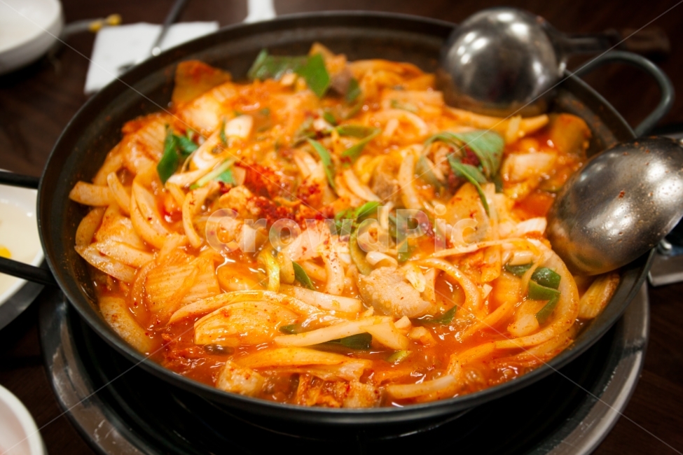 찌개,음식,한식,한국전통,돼지볶음,돼지고기,식재료,요리,통돼지볶음,요리사,folk,food,koreanfood,cook,dish,안주,술안주,국,밥,음식,식재료,요리,food,cook,meal,dishes,food reserves,한식,한국음식,한국요리,korean food,korean dishes,korean meal,korean cook
