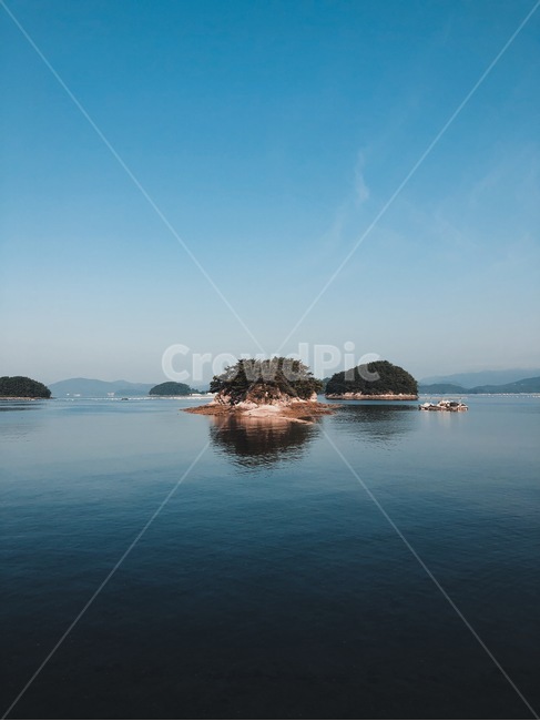창원,마산,바다,작은,섬,블루,랜드,맑음,잔잔하다,고요한,자연,풍경,nature,landscape,outdoors,옥외,land,땅,ocean,대양,sea,water,물,shoreline,해안선,coast,연안