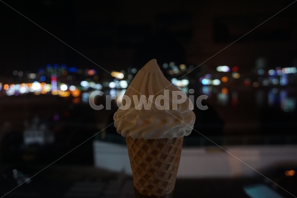 아이스크림,디저트,간식,야경,강구항,항구,오션뷰,카페,우유아이스크림,소프트아이스크림,낭만,부드러움,icecream,dessert,snack,음식,식재료,요리,food,cook,meal,dishes,food reserves,디저트,간식,후식,dessert,snack