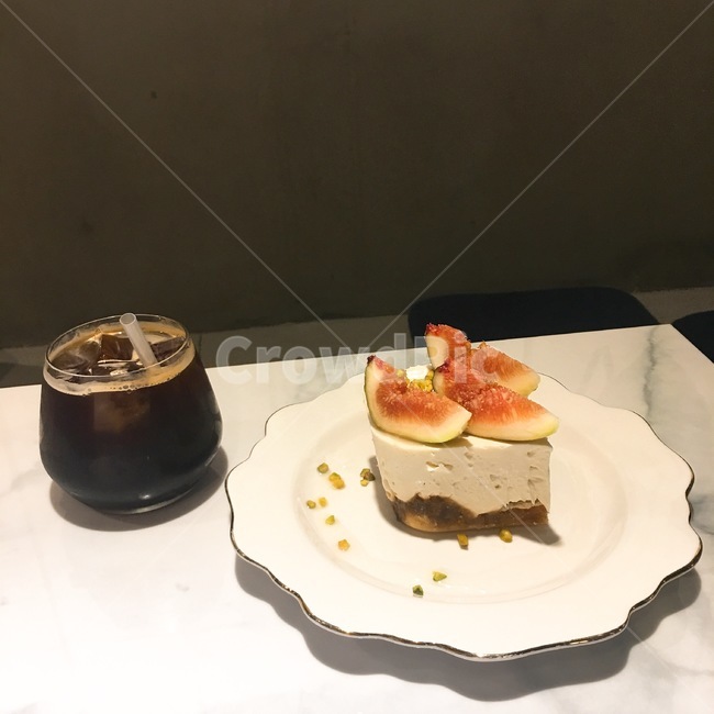 티라미수,케이크,무화과티라미수,아이스아메리카노,카페,커피,디저트,무화과,디저트,간식,후식,dessert,snack,커피,카페,coffee,cafe
