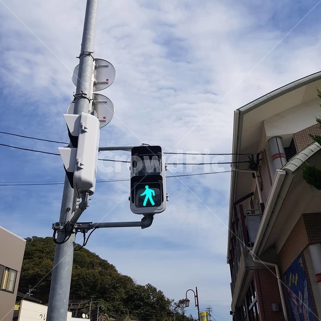 신호등,일본,대마도,감성,일본감성,길거리,하늘,맑음,초록불,교통,교통수단,traffic,transportation